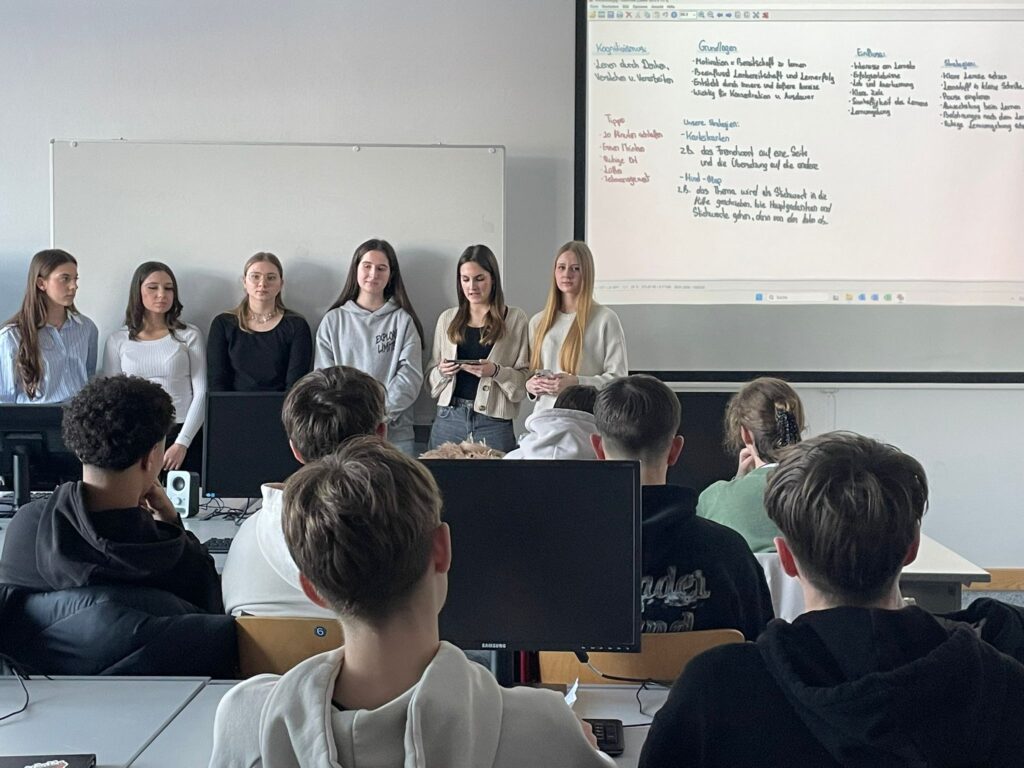 Besuch der Fachoberschule II N&Atilde;&frac14;rnberg