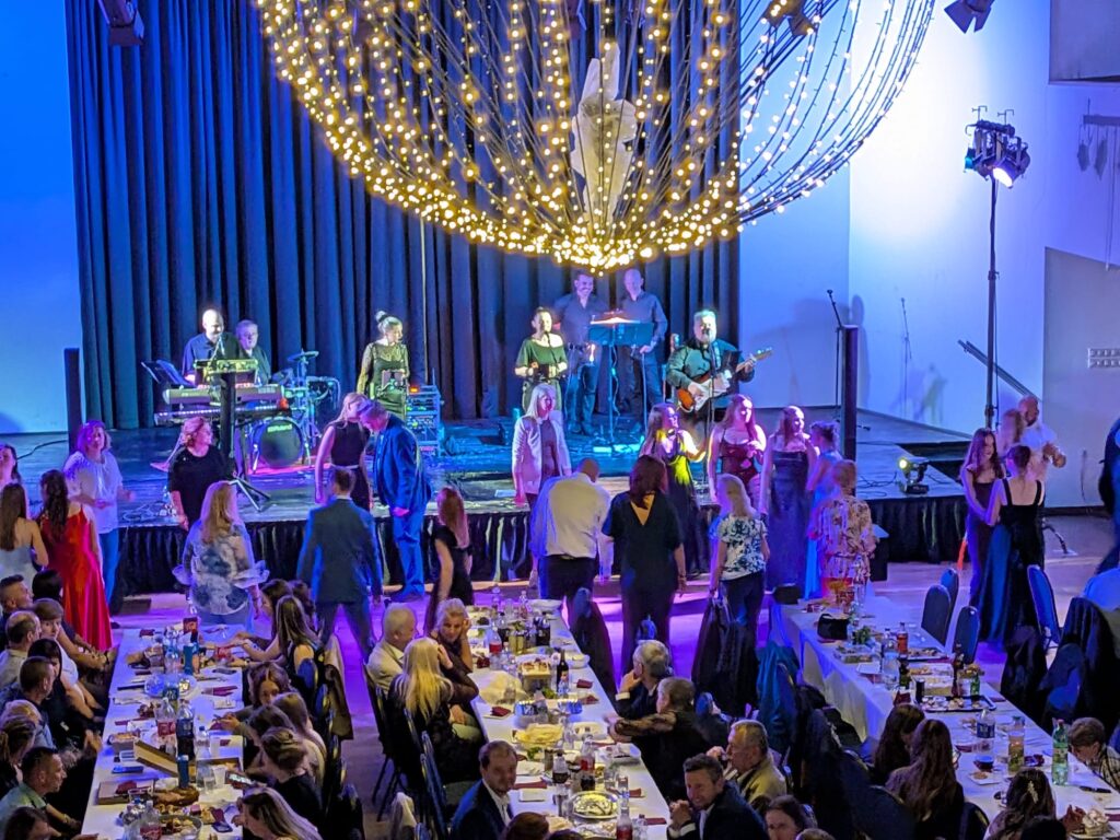 Schulball Fert&Atilde;&para;d