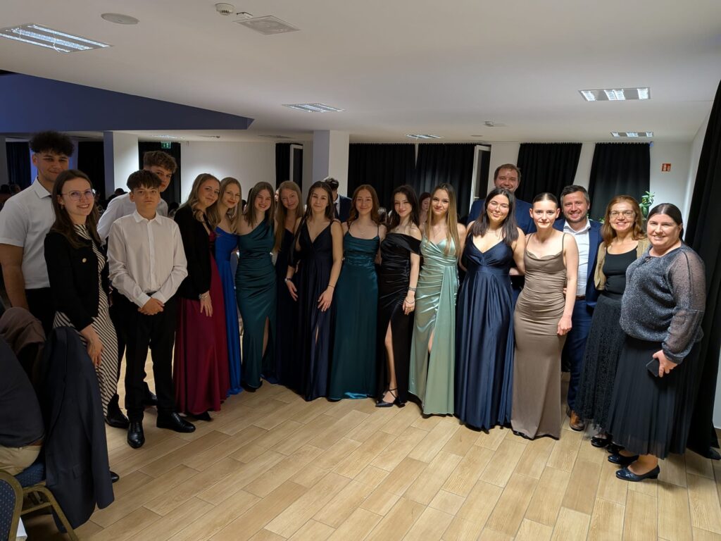 Schulball Fert&Atilde;&para;d