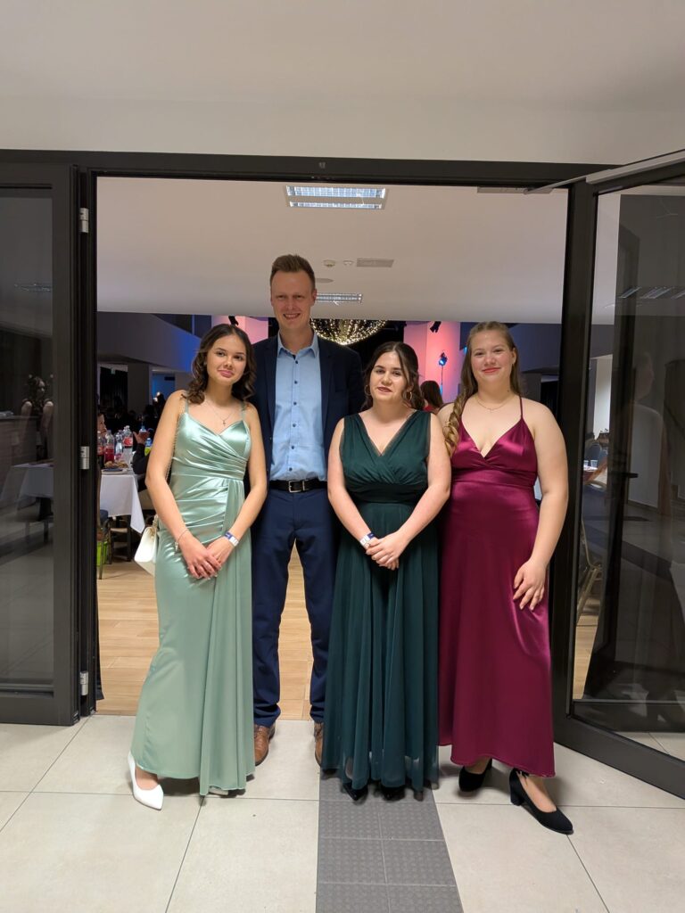 Schulball Fert&Atilde;&para;d