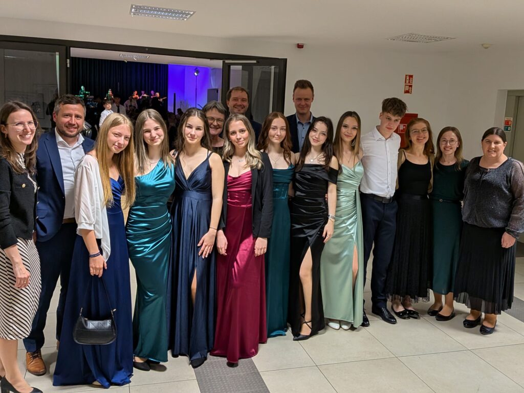 Schulball Fert&Atilde;&para;d